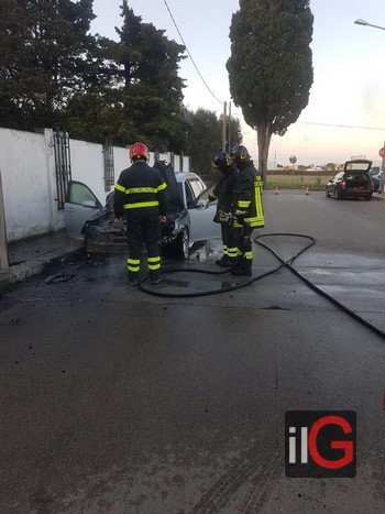 incendio auto via gramsci 4 dicembre 2019 1