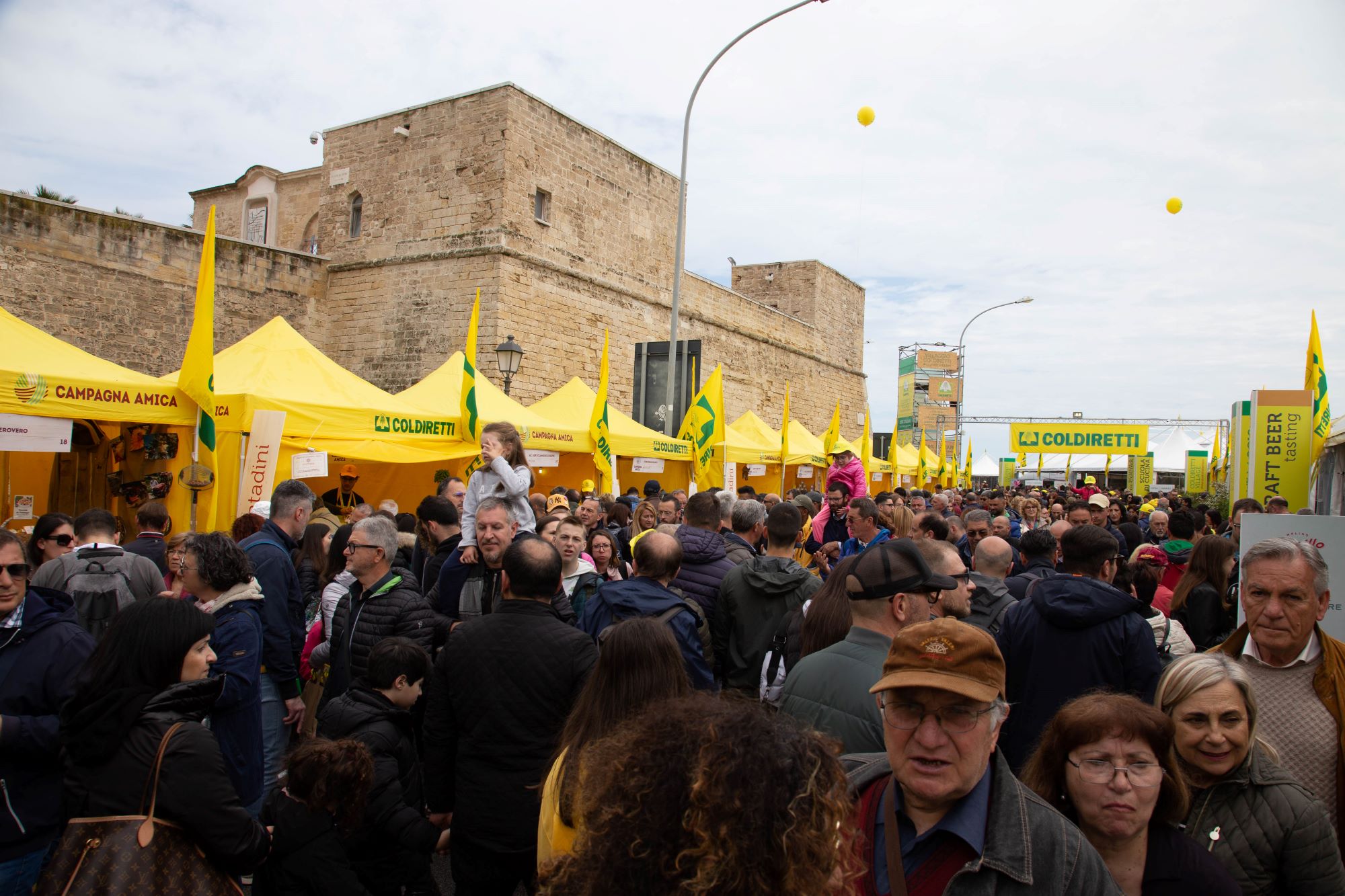 COLDIRETTI_folla_al_villaggio_coldiretti_bari.JPG