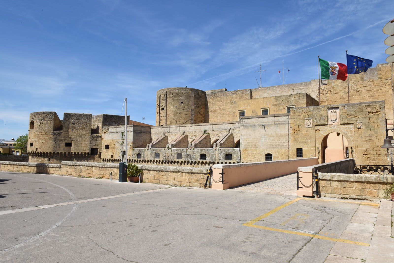 Castello_Svevo_brindisi_sede_marina_militare_luglio_2024_3.jpg