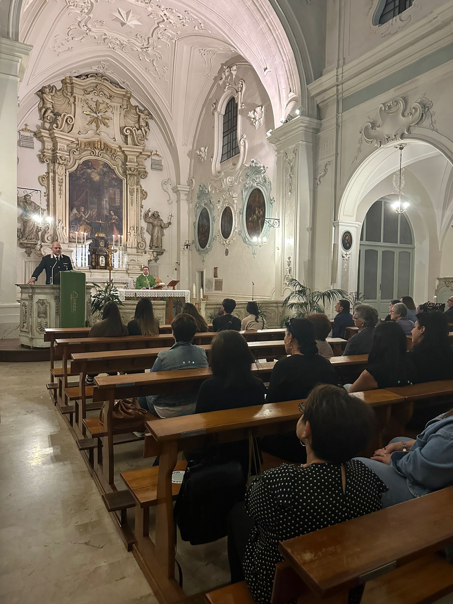 Ostuni_BR._I_Carabinieri_incontrano_gli_anziani_3.JPG