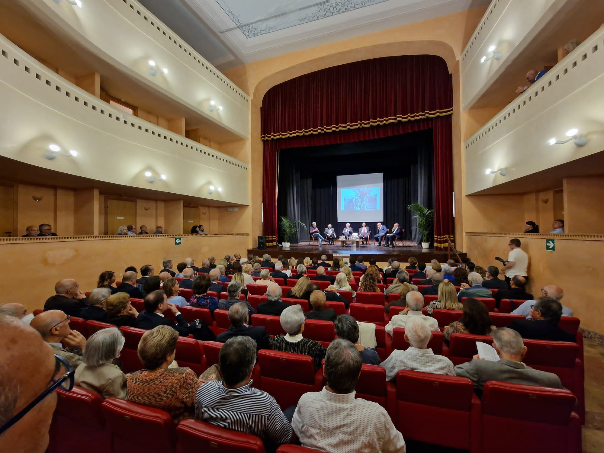 Presentazione_libro_Samuele_De_Guido_-_Teatro_Comunale-1.jpg