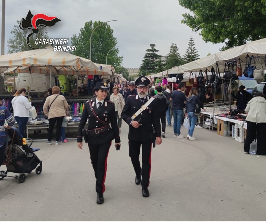 carabinieri_al_mercato_settimanale_o_fiera.jpg