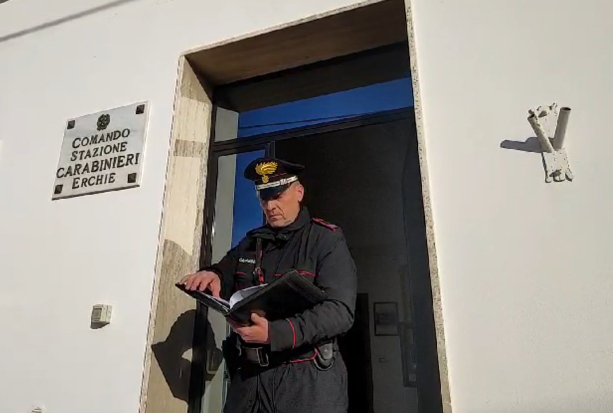 carabinieri_erchie_stazione_con_maresciallo.png