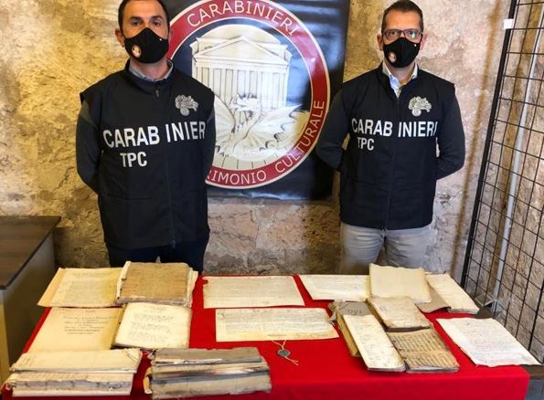 carabinieri_libri_antichi.JPG