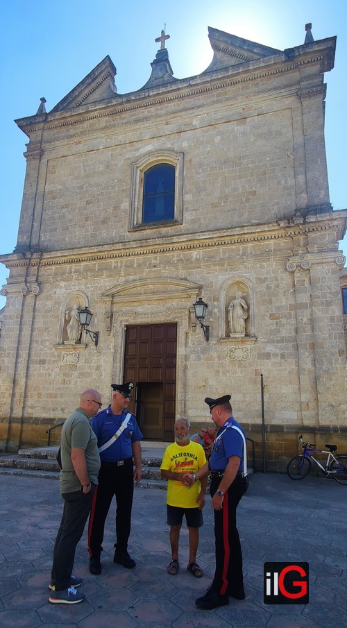 carabinieri_persone_chiesa_torre_ss_2.jpg