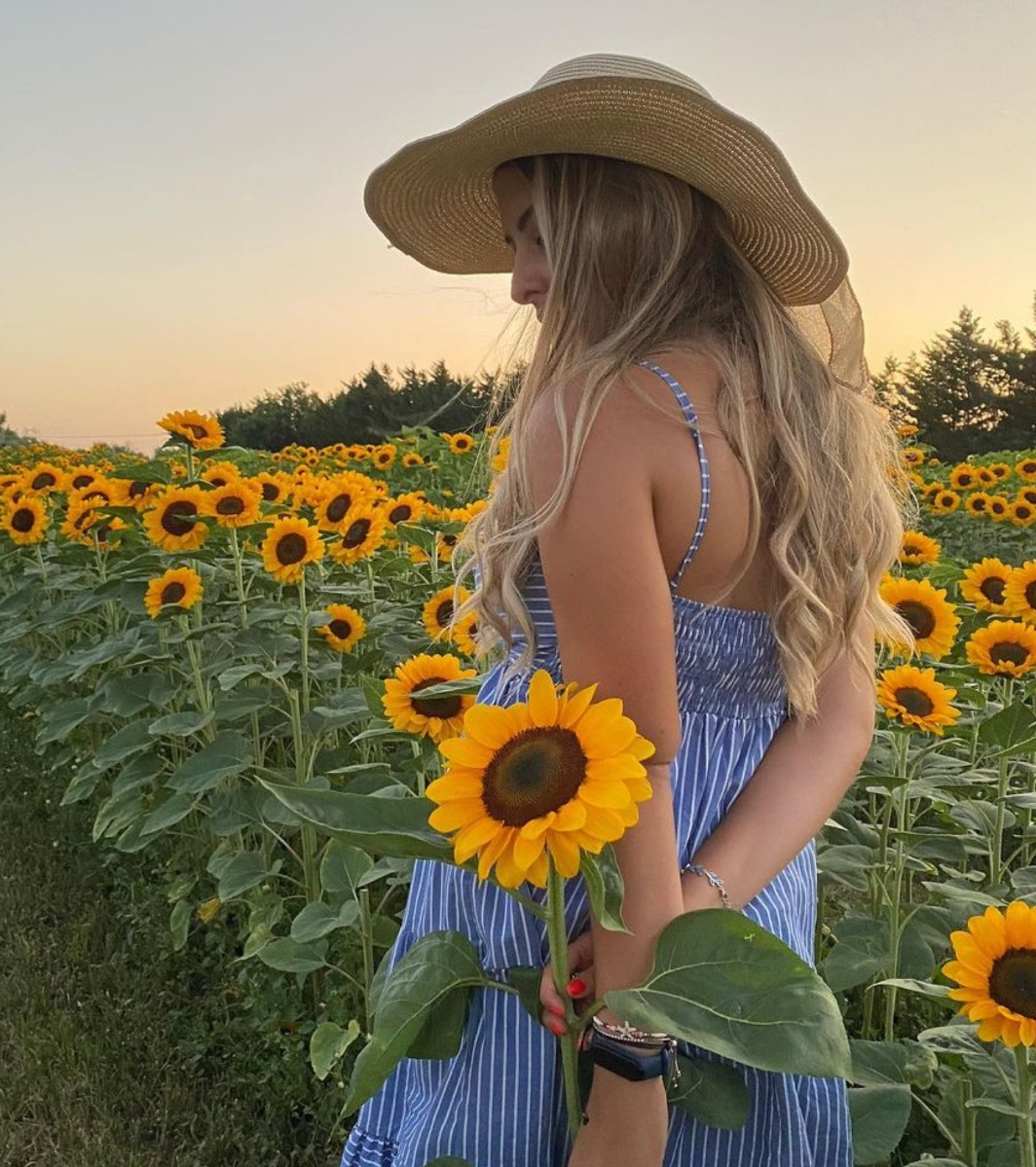 girasoli_con_ragazza.jpg