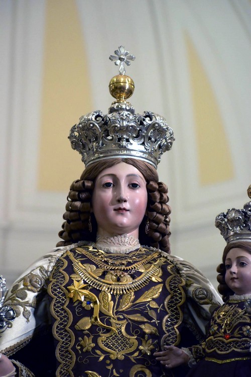 madonna_del_carmine_con_collier_e_stella_in_oro.jpg