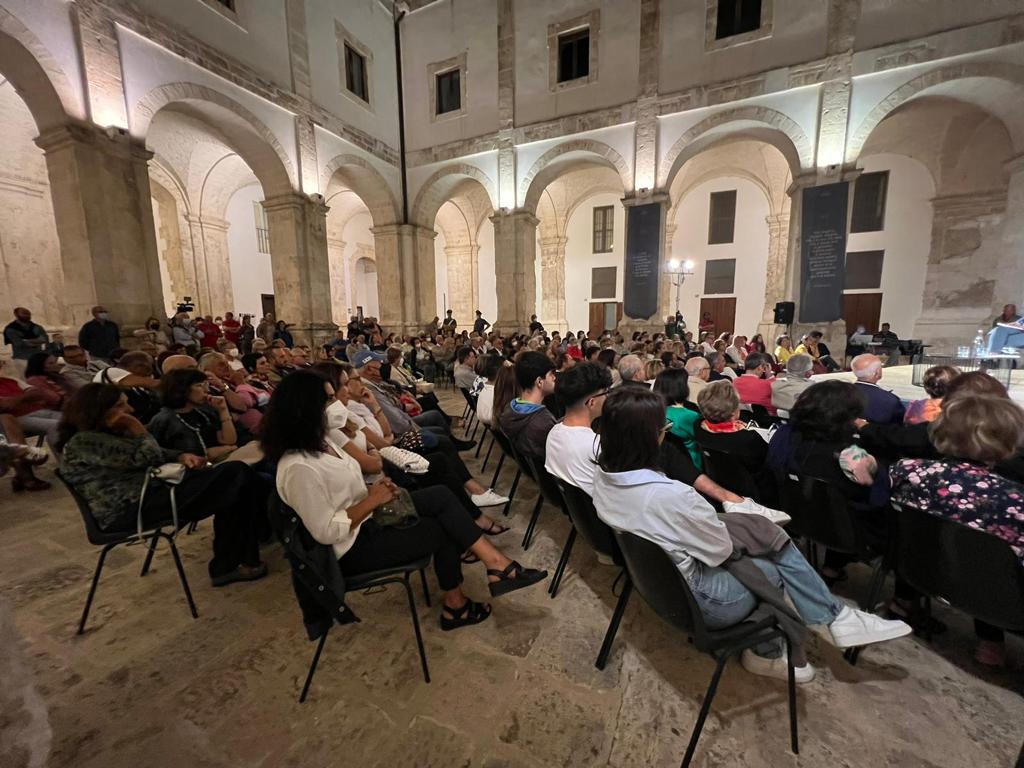 ostuni_evento_nel_chiostro_del_comune.jpeg