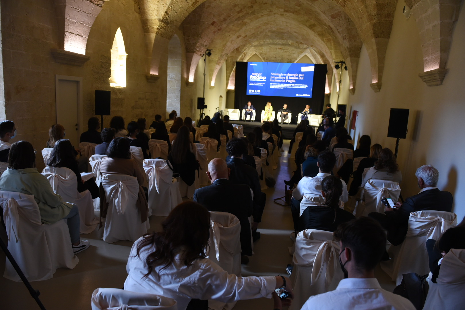 ostuni_palazzo_roma_incontro_interno_2.JPG