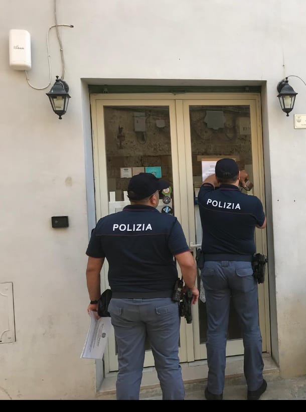 polizia_siggilla_il_ristorante.jpg