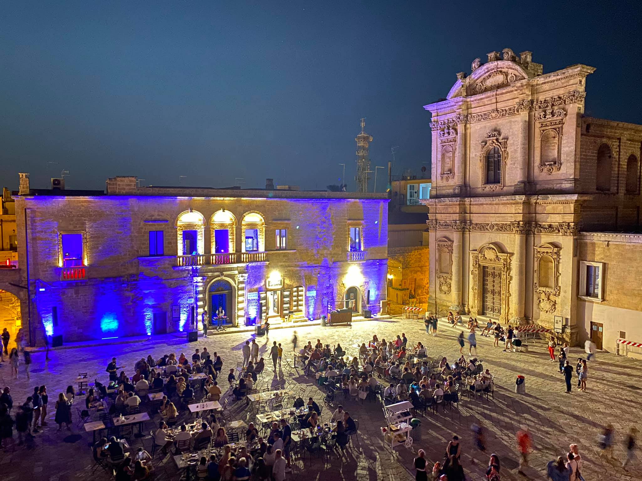 PIAZZA ORSINI DEL BALZO TAVOLINI AGOSTO 2021 1