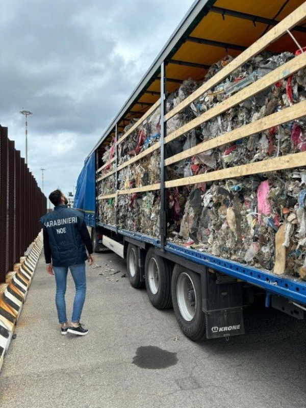 TRAFFICO ILLECITO TRANSFRONTALIERO DI RIFIUTI. SEQUESTRI PRESSO IL PORTO DI BRINDISI