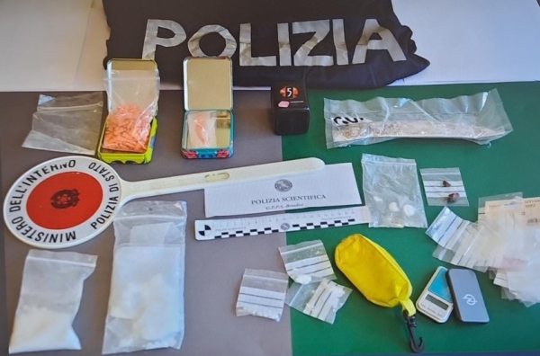 POLIZIA DI STATO:  ARRESTO E DENUNCE.  SEQUESTRATI ECSTASY, COCAINA E HASHISH