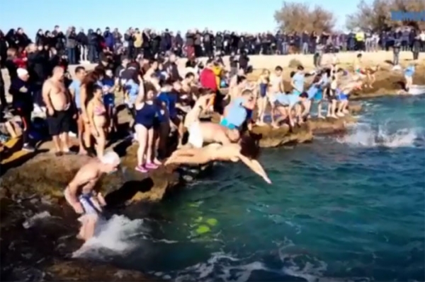 Ritorna a Brindisi il tuffo di Capodanno