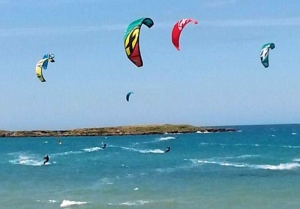 Corridoio di lancio pubblico a Brindisi presso l&#039;ex lido Arena, l&#039;ASD &quot;40 Nodi&quot; (kite surf)