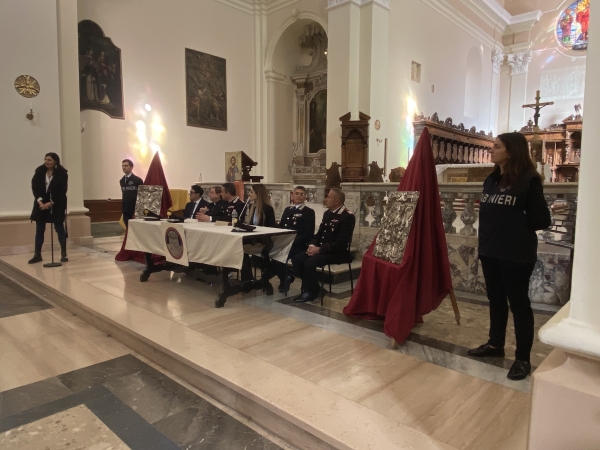 Ritrovata la decorazione dell’altare della cattedrale rubata nel 1980