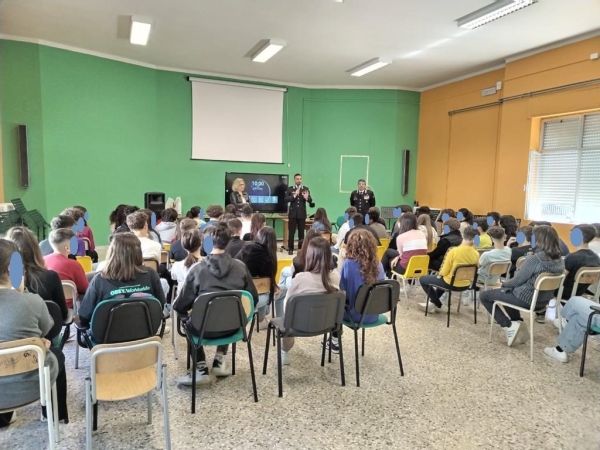 Latiano. I carabinieri incontrano gli studenti