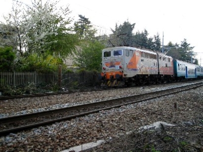 Il sindaco scrive a RFI: dotare le scalinate della Stazione di scivoli per le biciclette