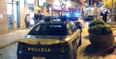 I poliziotti arrestano presunto responsabile di un accoltellamento