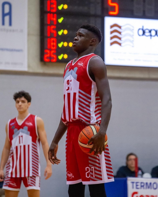 UN GIGANTE PER COACH OLIVE: ILIMANE NDOYE