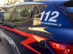 Trovato in possesso di un coltello del genere proibito, denunciato