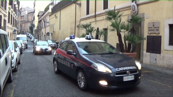 Minaccia con una mazza da baseball un uomo. Denunciata