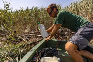 Torre Guaceto e Greenpeace: fermiamo l&#039;inquinamento da plastica che soffoca i nostri mari