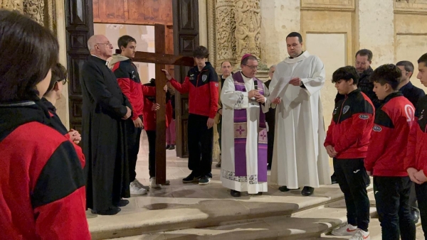 A Mesagne. &quot;Peregrinatio Crucis”: i giovani mesagnesi in cammino per la speranza e la fede