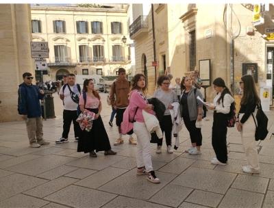 Studenti dell’Istituto Epifanio Ferdinando di Mesagne  in visita al centro storico