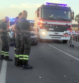 Scontro tra due auto con due feriti