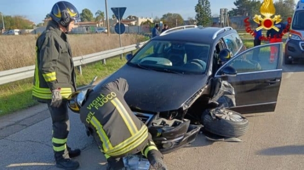 Incidente stradale con due feriti, uno in codice rosso