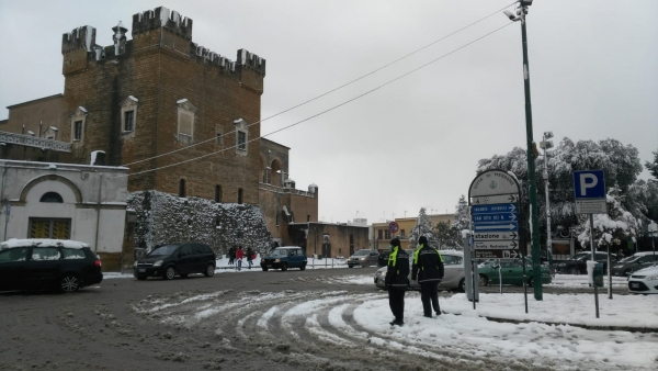 Nevicata a Mesagne tra gioia e disagi