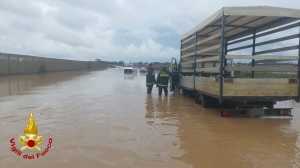 Bomba d&#039;acqua a Brindisi. Allagamenti stradali