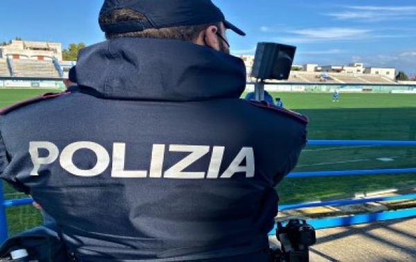 Polizia: accertamenti in corso dopo gli scontri verificatisi in occasione della partita di calcio di serie D “Fasano – Brindisi”