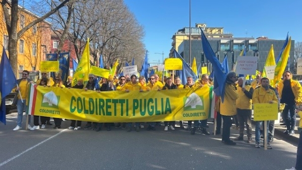 COLDIRETTI PUGLIA, AGRICOLTORI DALLA PUGLIA A PARMA; IN 20MILA IN PIAZZA PER DIFENDERE SALUTE DI TUTTI