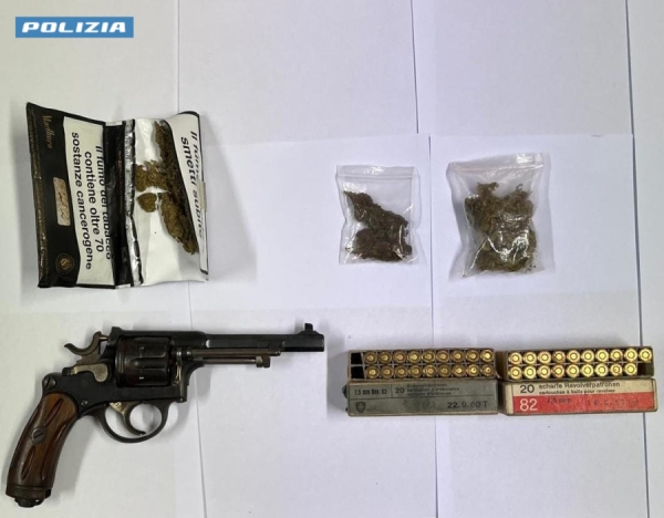 Arrestato un individuo poiché trovato in possesso di un revolver e relative munizioni