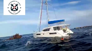 Catamarano in difficoltà, interviene la Guardia costiera