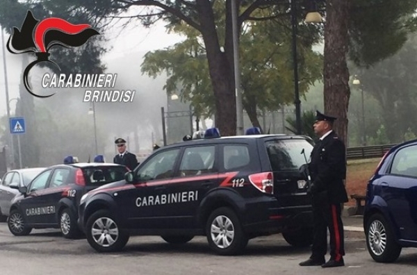 I carabinieri arrestano un 32enne del luogo per detenzione di una pistola e droga