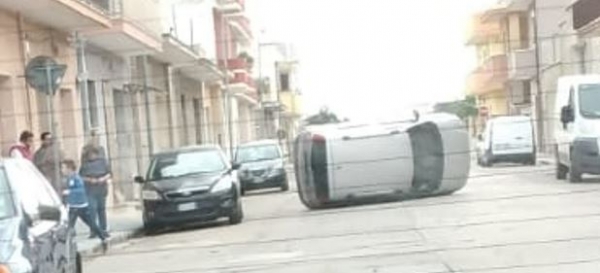 Mesagne. Incidente in via Omero