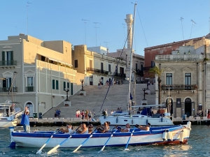 I “Vogatori Remuri Brindisi” pronti a gareggiare nel mare cittadino