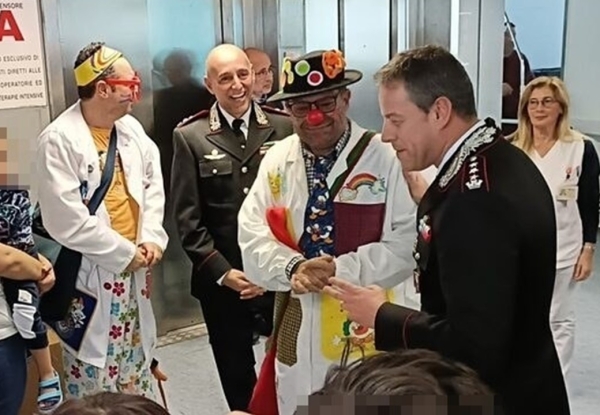 I CARABINIERI INCONTRANO I BAMBINI RICOVERATI NEL REPARTO DI PEDIATRIA DELL’OSPEDALE “PERRINO”