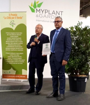 Il sindaco riceve a Milano il Premio nazionale “La Città per il Verde”