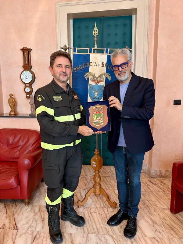 Il Comandante dei vigili del fuoco, Capuano, lascia Brindisi, oggi il saluto con il Presidente della Provincia Matarrelli