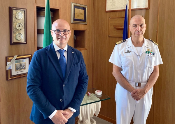 VISITA DI ARESTA (M5S) AL COMANDANTE DELLA CAPITANERIA DI PORTO DI BRINDISI GIOVANNI CANU