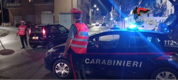 I Carabinieri denunciano in stato di libertà due persone e ne segnalano altre quattro