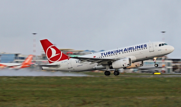 Turkish Airlines aumenta le frequenze tra Bari e Istanbul. Brindisi alla finestra