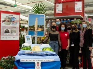 ALL’IPERCOOP DI BRINDISI REALIZZATA UNA RIPRODUZIONE  DEL MONUMENTO AL MARINAIO D’ITALIA