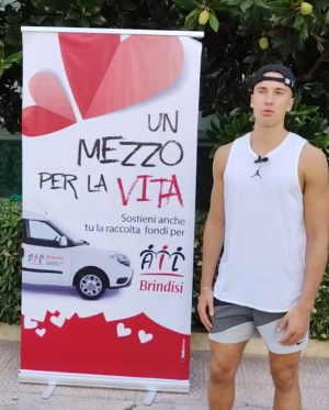 Matteo Spagnolo, lancia un appello per contribuire alla donazione di un nuovo mezzo all’AIL Brindisi (Guarda il video)