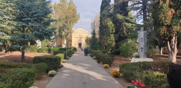 Mesagne. Donna cade nel cimitero e si ferisce, portata in ospedale con il 118