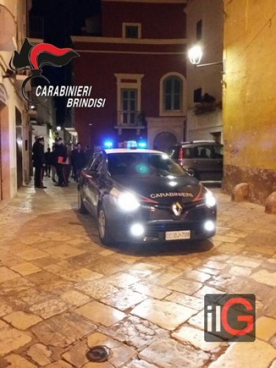 Un arresto e una denuncia per lui e una denuncia per lei poiché hanno procurato allarme in varie zone della Puglia